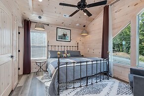 Abide 3 Bedroom Cabin by RedAwning