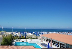 Boheme With Beach & Breakfast Included
