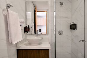 w Prestigious Loft in the Heart of Santa Barbara