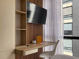 w Prestigious Loft in the Heart of Santa Barbara