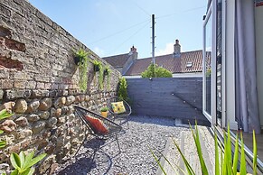 Host Stay Sunnyside Studio