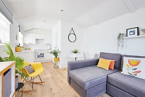 Host Stay Sunnyside Studio