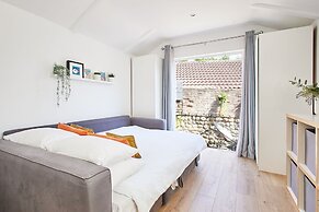 Host Stay Sunnyside Studio