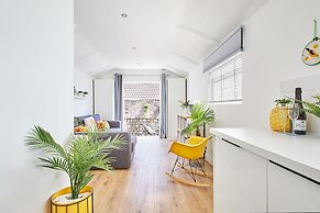 Host Stay Sunnyside Studio