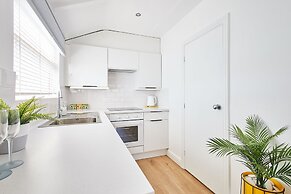 Host Stay Sunnyside Studio