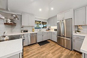 International Colony Club 16