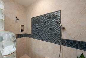 International Colony Club 18