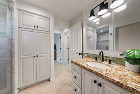 International Colony Club 18