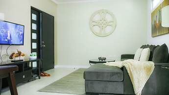 City View New Kingston Apartment w/ Pool