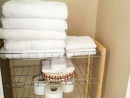 City View New Kingston Apartment w/ Pool