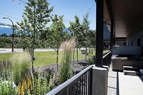 Rustic Retreat by Revelstoke Vacations