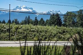 Rustic Retreat by Revelstoke Vacations