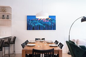 Rustic Retreat by Revelstoke Vacations