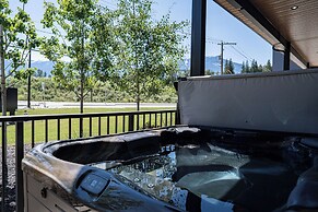 Rustic Retreat by Revelstoke Vacations