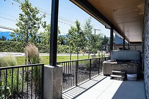 Rustic Retreat by Revelstoke Vacations