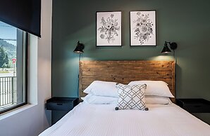 Rustic Retreat by Revelstoke Vacations