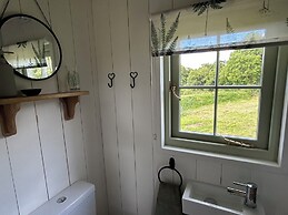 Umberleigh Cabin Retreat W/fire pit