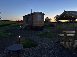 Umberleigh Cabin Retreat W/fire pit