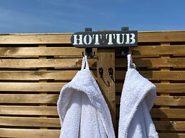 Cosy Devon Hut With Private Hot Tub