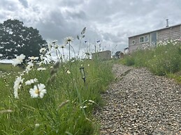 Umberleigh Cabin Retreat W/fire pit