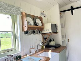 Umberleigh Cabin Retreat W/fire pit