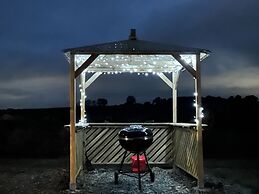 Umberleigh Cabin Retreat W/fire pit