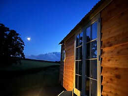 Cozy Hut Retreat in Umberleigh/fire pit