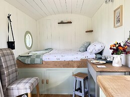 Beautiful Devon hut W/wood Burner& Open Views