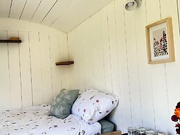 Cozy Hut Retreat in Umberleigh/fire pit