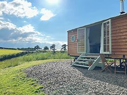 Beautiful Devon hut W/wood Burner& Open Views