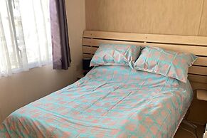 4 Bed Lodge Sleeps 8 - Pet Friendly, Parking