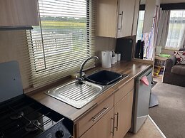 4 Bed Lodge Sleeps 8 - Pets & Wifi Free Parking