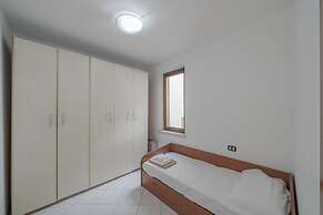 Apt24 - Trilocale Vicino al Lago con Posto Auto