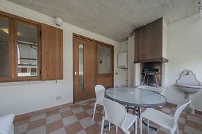 Apt24 - Trilocale Vicino al Lago con Posto Auto