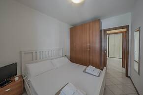 Apt24 - Trilocale Vicino al Lago con Posto Auto