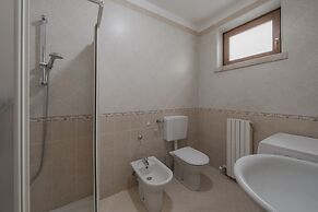 Apt24 - Trilocale Vicino al Lago con Posto Auto