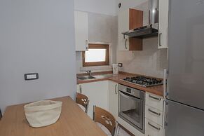 Apt24 - Trilocale Vicino al Lago con Posto Auto