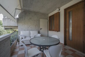 Apt24 - Trilocale Vicino al Lago con Posto Auto