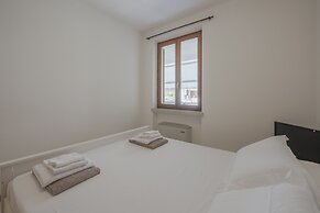 Apt24 - Trilocale Vicino al Lago con Posto Auto