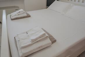 Apt24 - Trilocale Vicino al Lago con Posto Auto