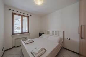 Apt24 - Trilocale Vicino al Lago con Posto Auto