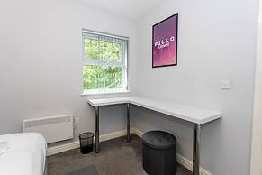 Lovely One-bedroom Serviced Apartment in Eccles