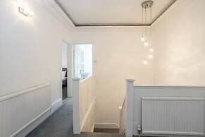 Spacious House With Parking Near Heaton Park