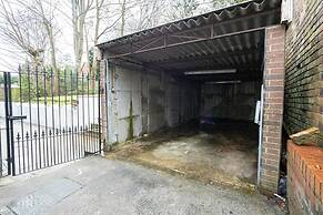 Spacious House With Parking Near Heaton Park
