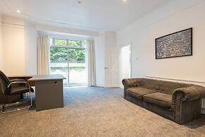 Spacious House With Parking Near Heaton Park