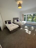 Spacious House With Parking Near Heaton Park