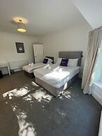 Spacious House With Parking Near Heaton Park