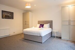 Spacious House With Parking Near Heaton Park