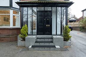 Spacious House With Parking Near Heaton Park