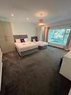 Spacious House With Parking Near Heaton Park